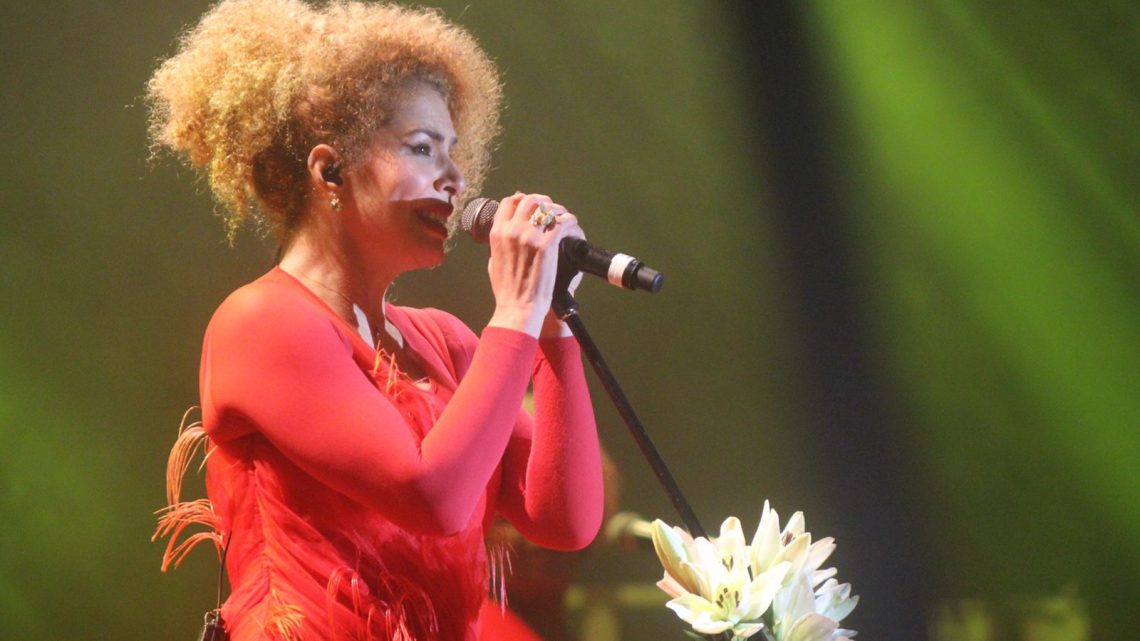 Vanessa da Mata empolga o público na festa de 208 anos de Maricá