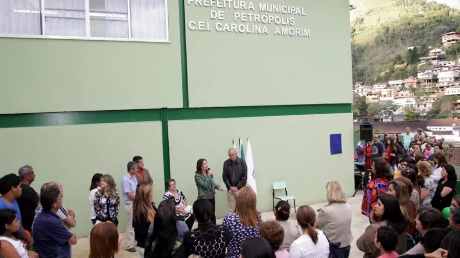 Criança morre após se engasgar com maçã em creche de Petrópolis Criança morre após se engasgar com maçã em creche de Petrópolis