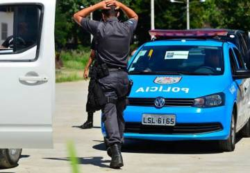 Policial militar é baleado por outro PM do mesmo batalhão durante briga Policial militar é baleado por outro PM do mesmo batalhão durante briga