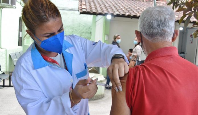 Prefeitura reorganiza polos de vacinação contra a Covid-19