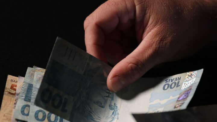 Lei de Diretrizes Orçamentárias prevê mínimo de R$ 1.294 em 2023