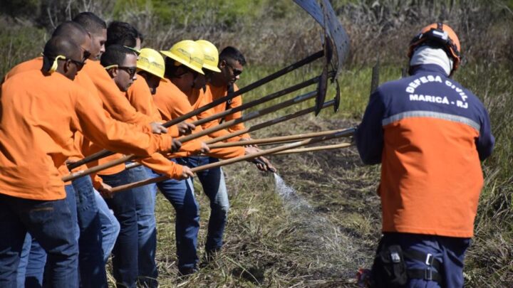 Defesa Civil realiza treinamento contra incêndios na restinga de Maricá