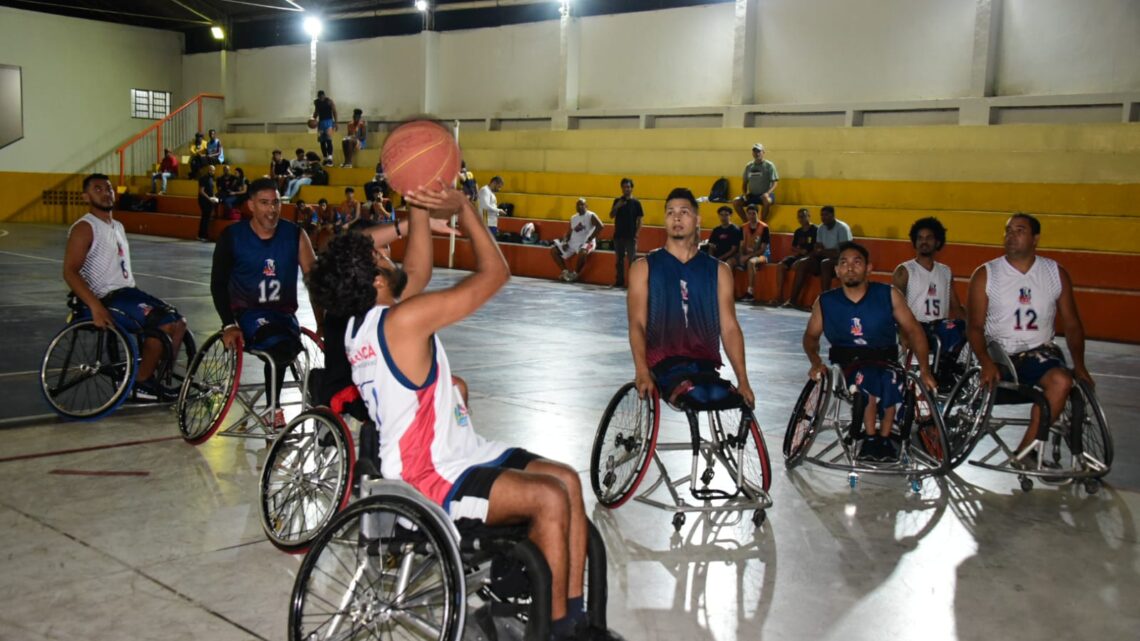 Esporte e Lazer promove jogo de basquete de cadeira de rodas com atletas￼