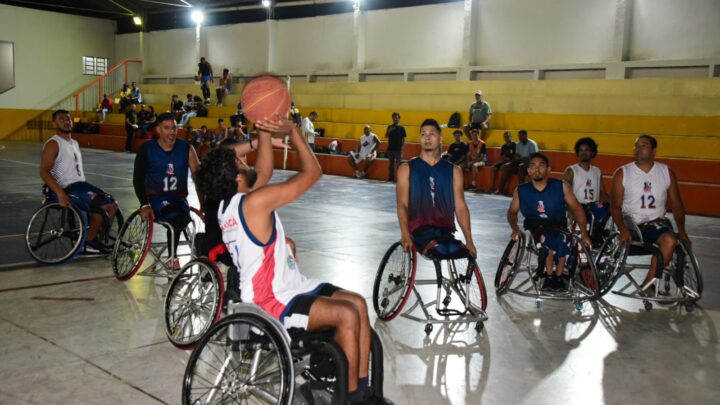 Esporte e Lazer promove jogo de basquete de cadeira de rodas com atletas￼