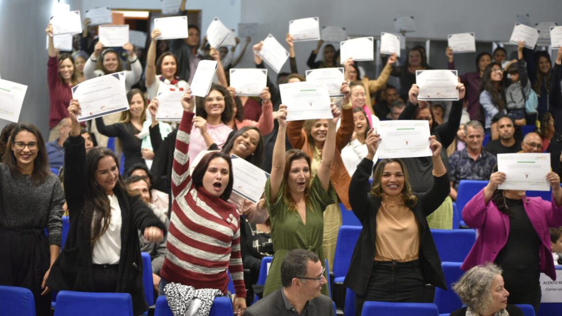 Prefeitura entrega 152 certificados da Formação Inicial e Continuada (FIC) em Libras￼
