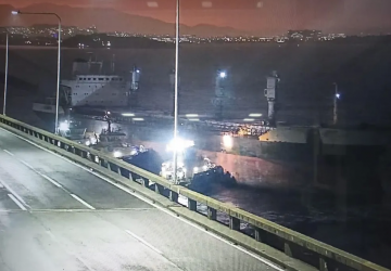 Navio ancorado há 6 anos colide na Ponte Rio-Niterói e via é fechada