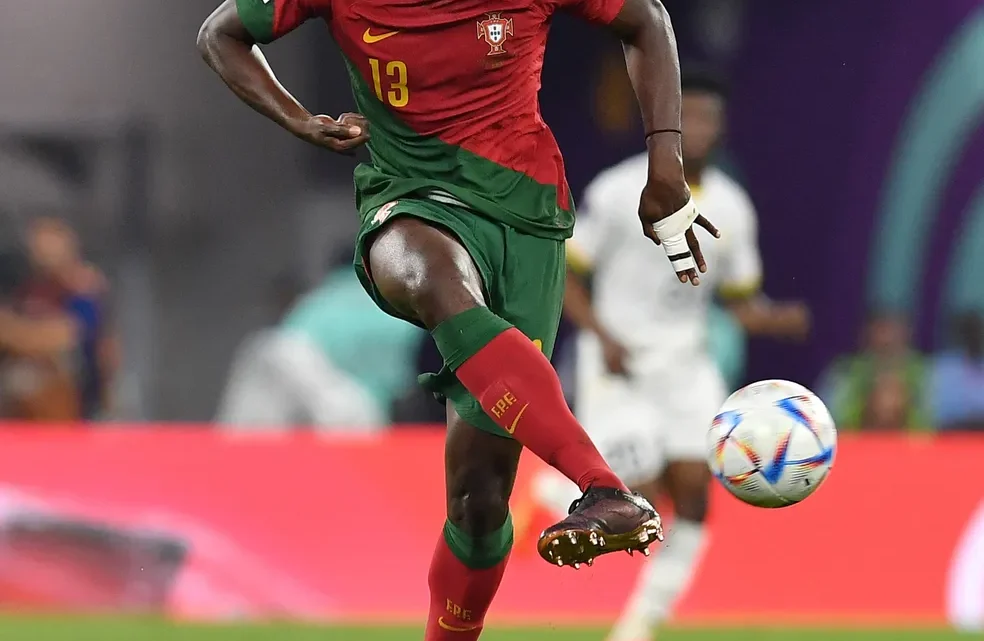 Danilo Pereira fratura três costelas, e Bernardo Silva lamenta: “Estamos muito tristes”
