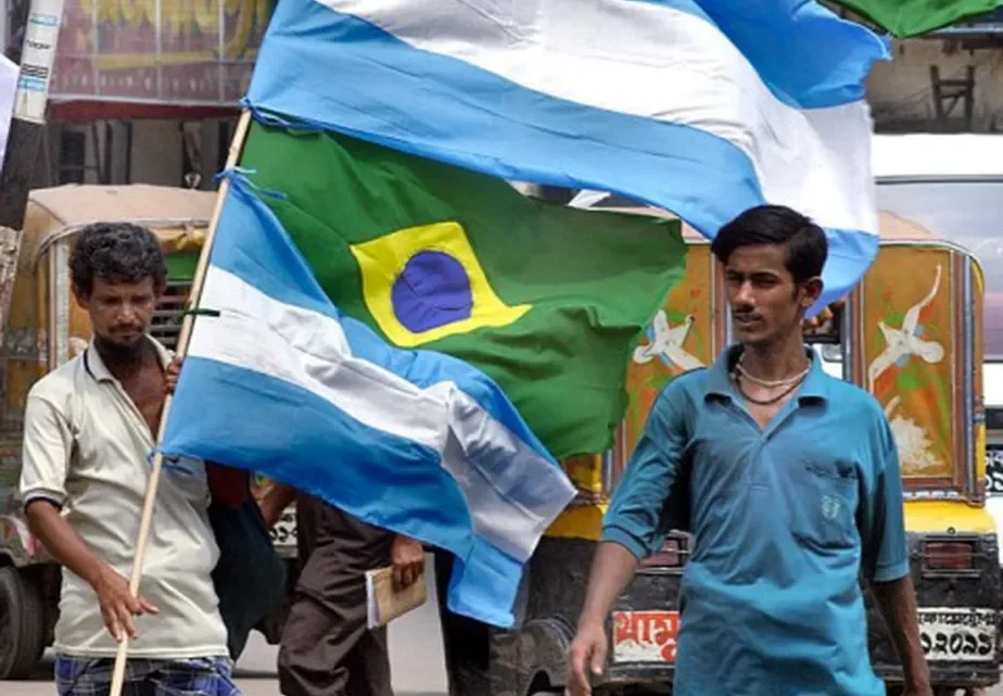Copa do Catar: Rivalidade Brasil x Argentina opõe torcedores em Bangladesh; vídeos