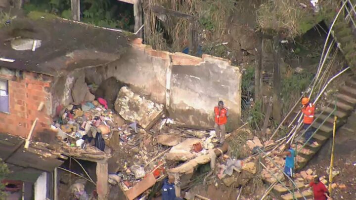 Mulher morre em desabamento de casa no Rio Comprido, Zona Norte do Rio