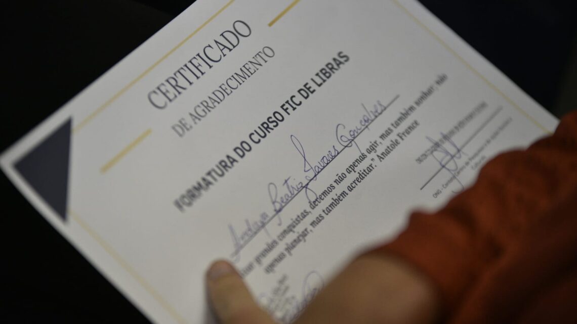 Curso de Libras oferecido gratuitamente pela Prefeitura tem todas as 200 vagas preenchidas Curso de Libras oferecido gratuitamente pela Prefeitura tem todas as 200 vagas preenchidas