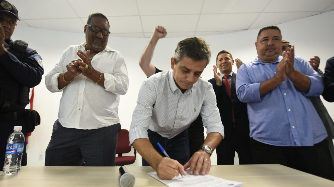 Prefeito Fabiano Horta anuncia reajuste de 100% no adicional de periculosidade da Guarda Municipal de Maricá Prefeito Fabiano Horta anuncia reajuste de 100% no adicional de periculosidade da Guarda Municipal de Maricá