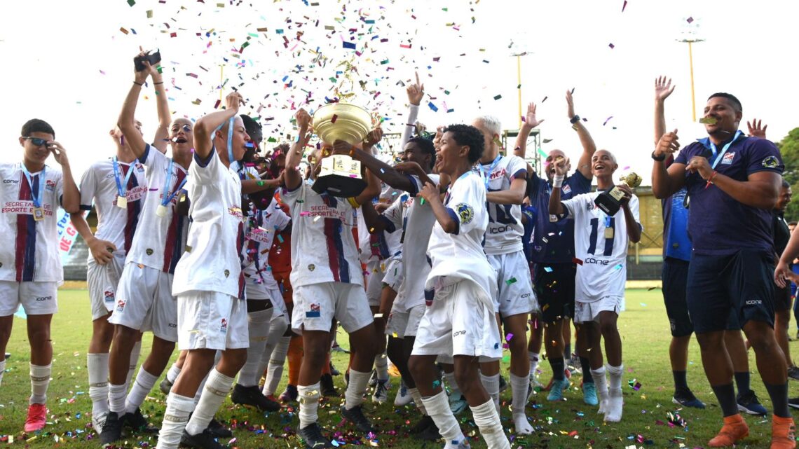 Time sub-15 do Maricá Esporte Competições vence Copa Light de Futebol