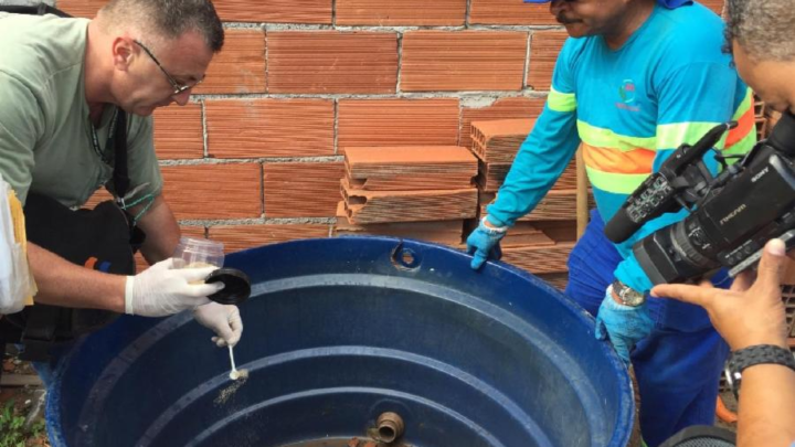 COMBATE À DENGUE: AGENTES DA SERRA REFORÇAM FISCALIZAÇÃO NA ORLA