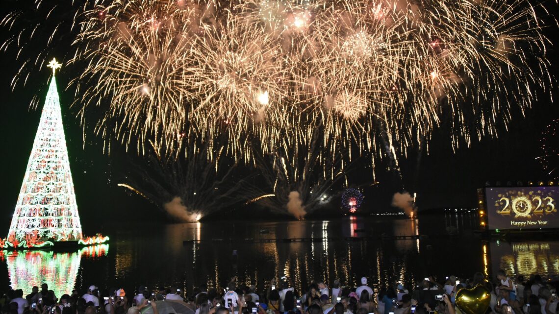 Maricá celebra chegada de 2023 com queima de fogos e shows em nove pontos da cidade