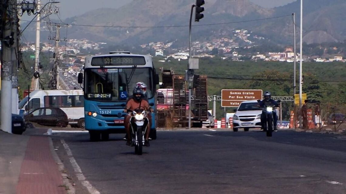 Ônibus do Transcol é assaltado após deixar Terminal de Carapina, na Serra Ônibus do Transcol é assaltado após deixar Terminal de Carapina, na Serra
