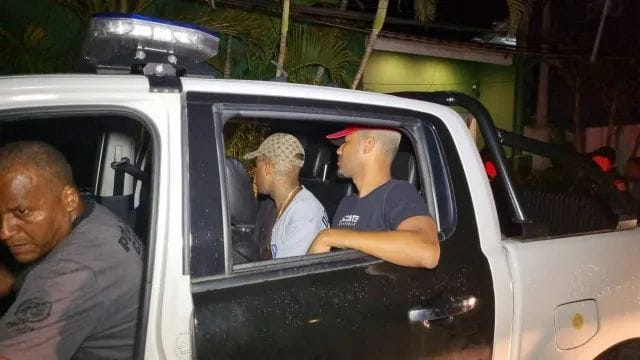 Após Rapper Orochi fazer postagem nas redes sociais, polícia busca armas em barco e casa de rapper em Búzios