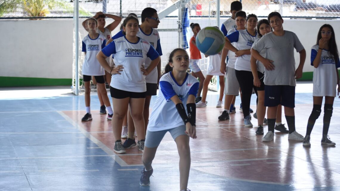 Projeto Esporte Presente abre vagas para a prática de voleibol Projeto Esporte Presente abre vagas para a prática de voleibol