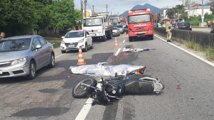 Acidente de moto deixa um morto na RJ-106 em Maricá