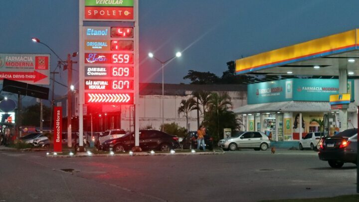 Maricá: Gasolina sobe em média R$0,40 após volta de impostos