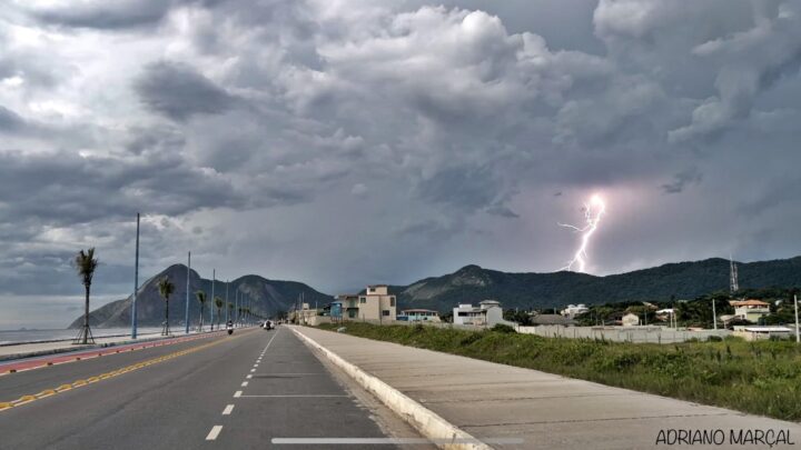 Defesa Civil de Maricá emite alerta com possibilidade de chuva forte com raios