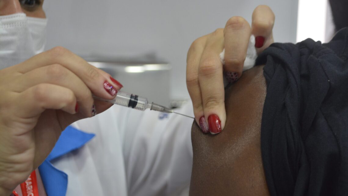 Maricá promove Dia “D” de vacinação contra a gripe e reforço bivalente contra a Covid-19