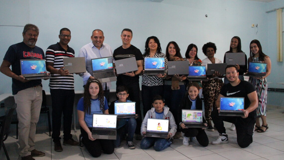 Prefeitura de Tanguá entrega mais de 160 notebooks para laboratórios de informática da rede municipal de ensino