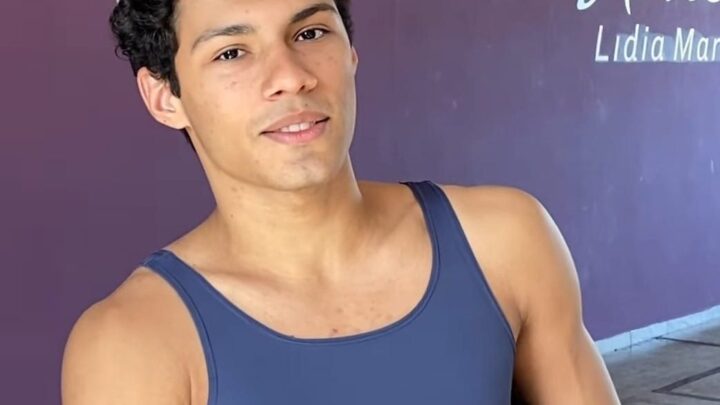 Jovem bailarino maricaense abre festival de dança em Joinville