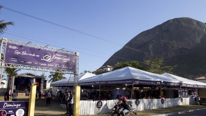 Estreia do Festival de Inverno Recantando é aprovada pelo público em Itaipuaçu