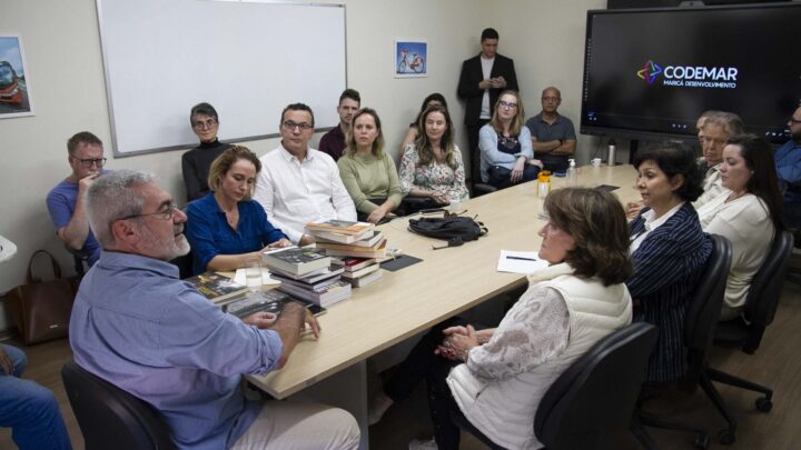 Grupo de pesquisadores liderados por Carol Proner conhece projetos da Codemar