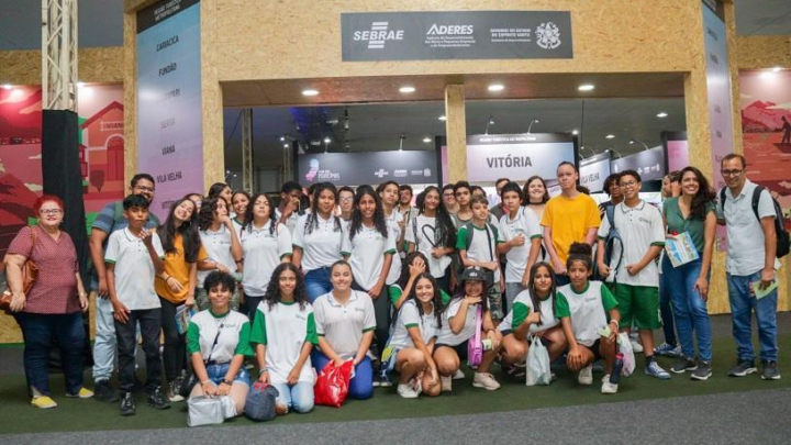 Alunos da EMEF Sônia Regina visitam a Feira dos Municípios 2023 em Serra-ES