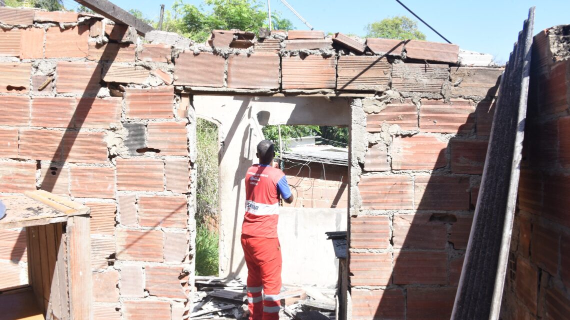 Gated finaliza demolição no Beco do Dantas, em Araçatiba