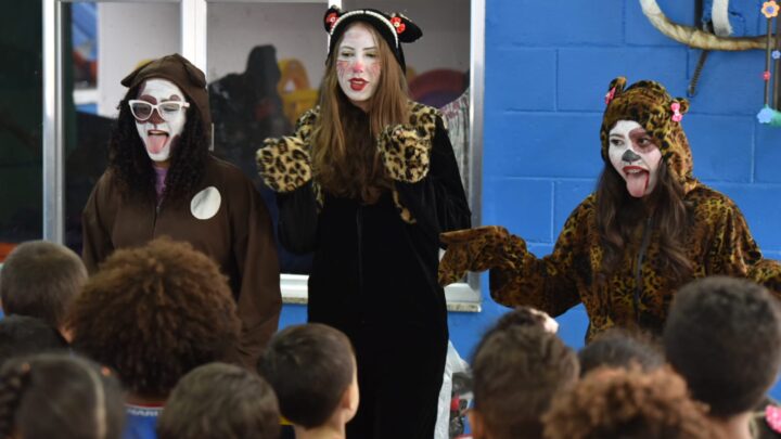 Proteção Animal de Maricá promove peça teatral na Creche Municipal Pinguinho de Luz