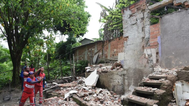Gated descaracteriza mais duas casas em área de risco no bairro de Pedreiras