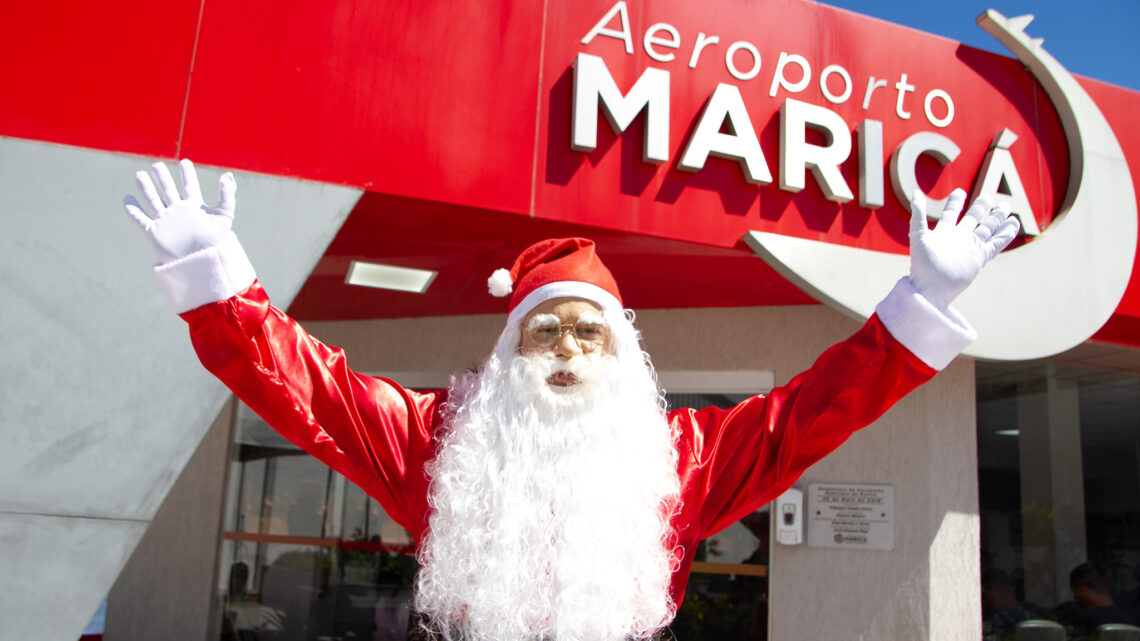 Aeroporto de Maricá recebe voo de Papai Noel em ação de distribuição de presentes