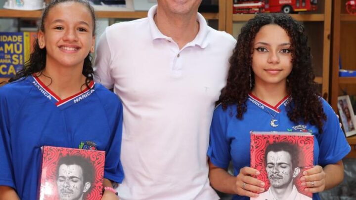 Prefeito Fabiano Horta recebe vencedoras do concurso de poesias