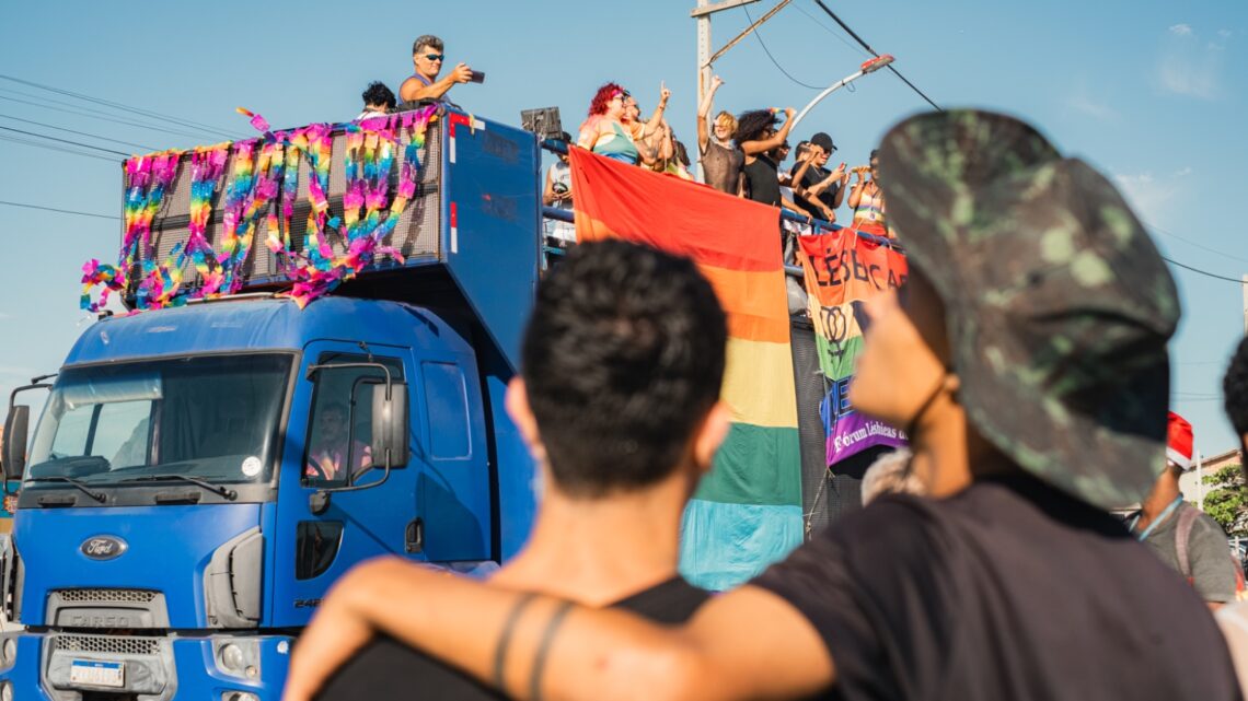 Parada do Orgulho LGBTQIA+ agita Itaipuaçu