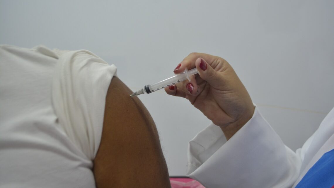 Maricá segue com a vacinação contra a Covid-19 em toda a cidade