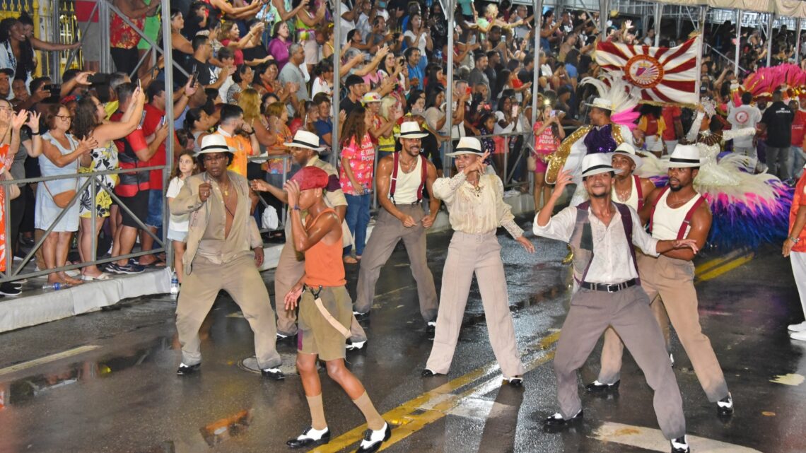 União de Maricá desfila na passarela Adélia Breve, no Centro