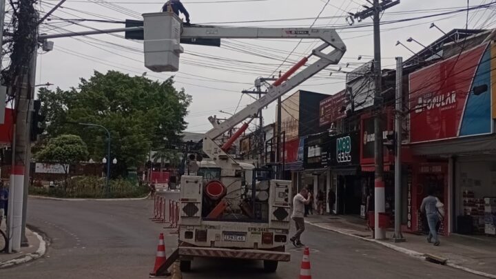 Prefeitura recolhe mais de 4 toneladas de fios em desuso nos postes
