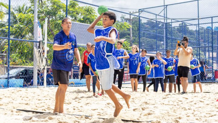 Maricá inaugura núcleo de handebol de praia no Flamengo