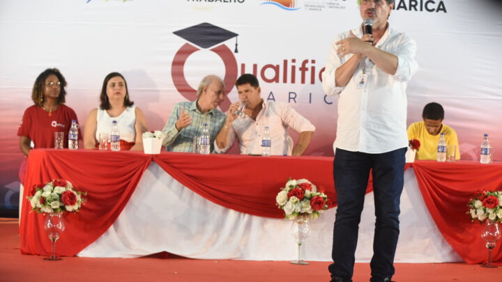 Prefeitura entrega 758 certificados aos alunos dos cursos do Qualifica Maricá