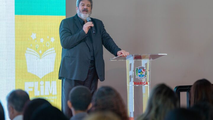 Prefeitura de Maricá promove palestra com Mario Sergio Cortella