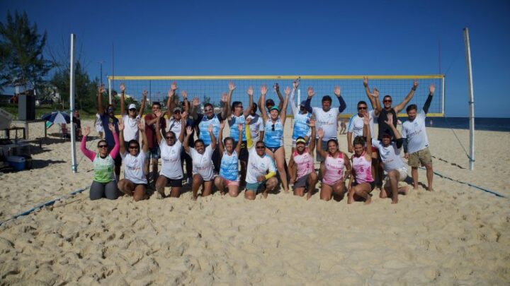 Sanemar celebra 5° aniversário com torneio de vôlei de praia na Barra de Maricá