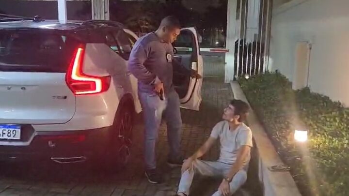 Polícia prende suspeitos de negociar armas furtadas de arsenal do Exército
