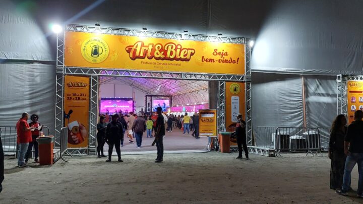 Cervejas artesanais, gastronomia e shows atraem o público no segundo dia do Festival Art&Bier