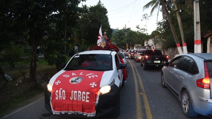 Cavalgada de São Jorge reúne cerca de 100 cavaleiros no Espraiado