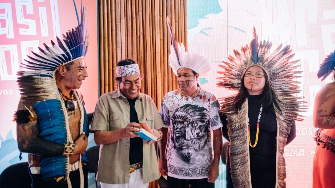 Ailton Krenak declara Maricá cidade-irmã dos povos indígenas
