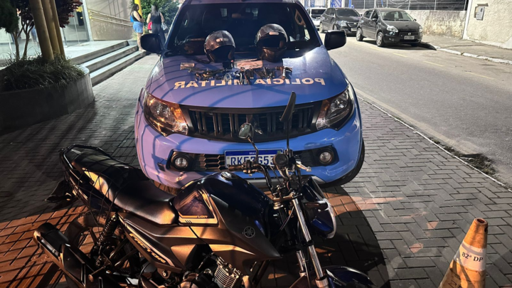 Após furto de motocicleta, dois homens são presos em Maricá