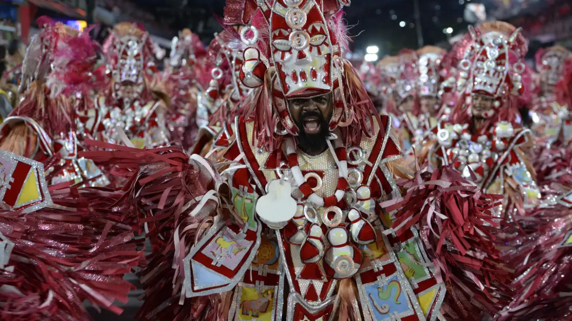 Mudanças nos desfiles das escolas de samba do Rio divide opiniões