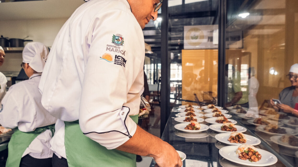 Alunos do Restaurante Escola de Maricá participam de concurso na Festa do Tomate